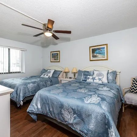 Lovely 2 Bedroom Beachfront Condo